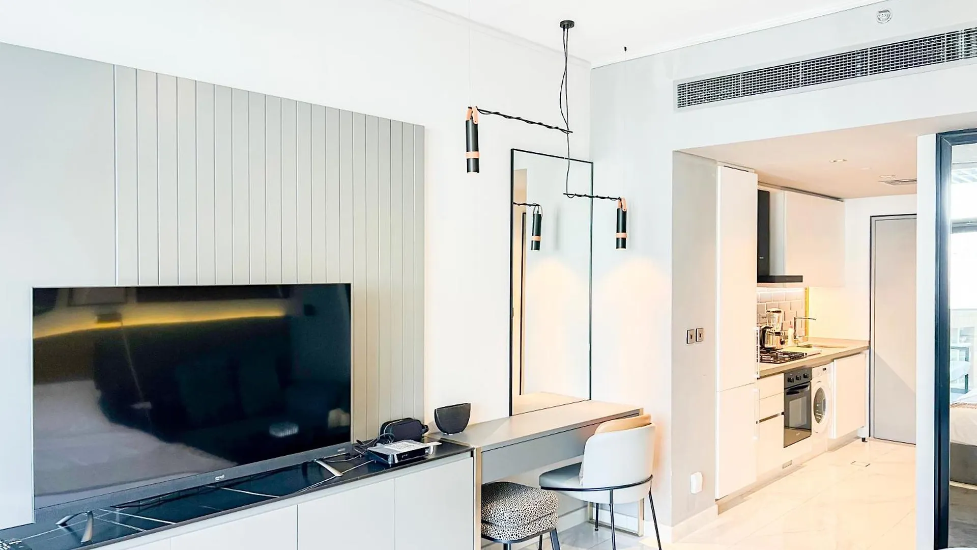 Mag318, Modern Studio Apartment With Great Amenities And Canal View, 5Min Walk To Dubai Mall