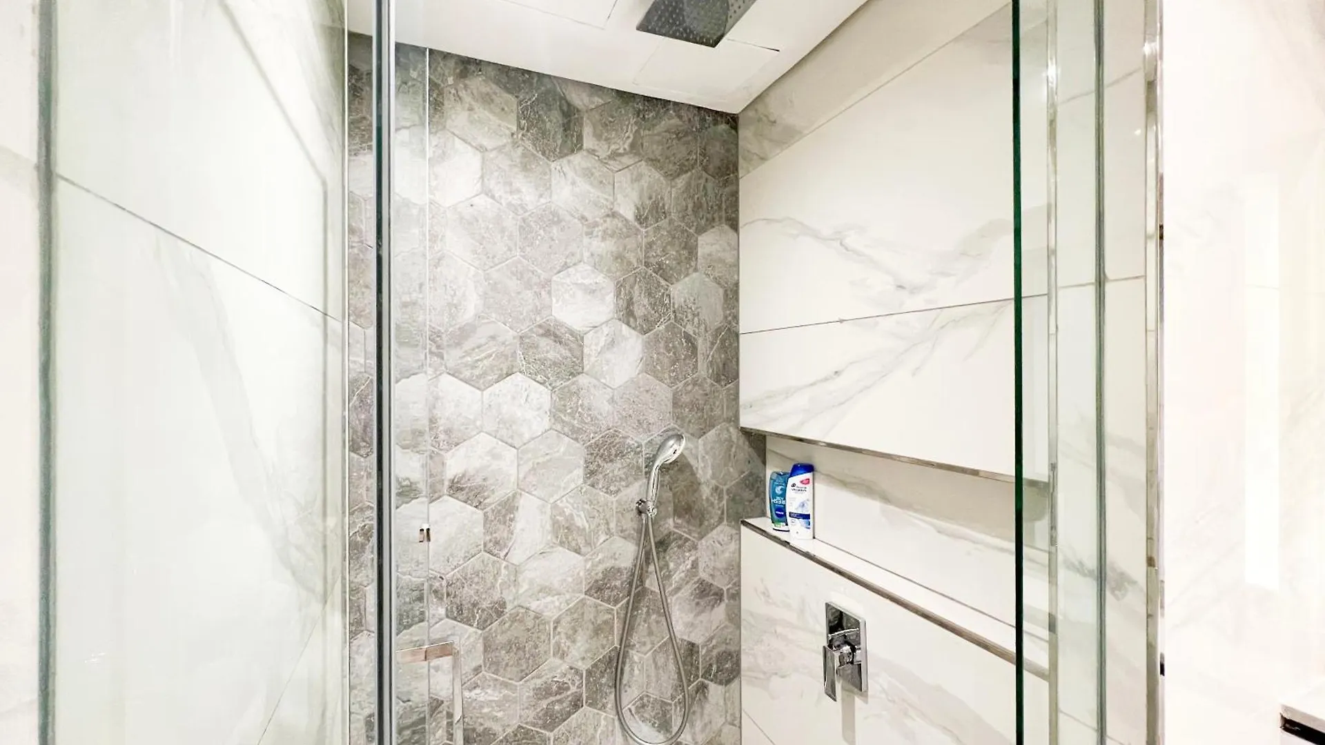 Mag318, Modern Studio Apartment With Great Amenities And Canal View, 5Min Walk To Dubai Mall